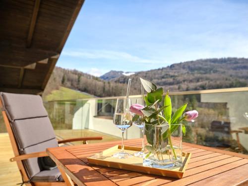 Ein allgemeiner Bergblick oder ein Berglick von der Ferienwohnung aus