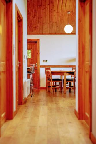 Φωτογραφία από το άλμπουμ του Loch Insh Chalets and Apartments σε Kincraig