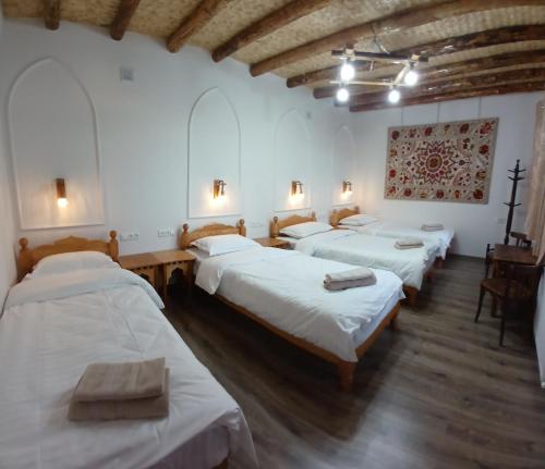 Ένα ή περισσότερα κρεβάτια σε δωμάτιο στο Sarrof Guest House