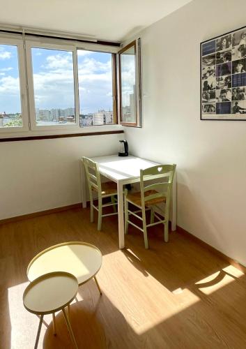 Charming Bright Sunny Studio in Belleville