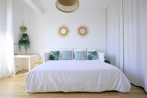 Top floor studio near Montmartre