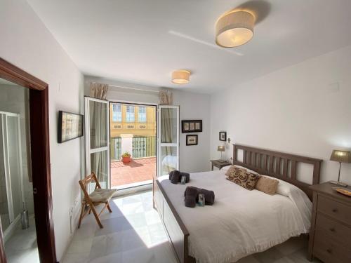 A bed or beds in a room at MAGNÍFICO ÁTICO PLENO CENTRO. Terraza 60m. Climatizado, Garaje