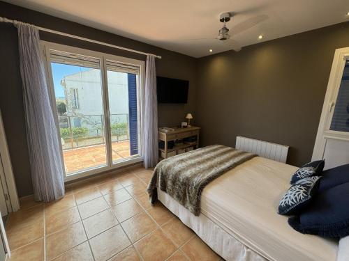 a bedroom with a bed and a large window at Les Dunes 3107 in Torroella de Montgrí
