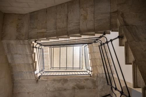 a window on the side of a stone wall with a staircase at Fardella 250 in Trapani