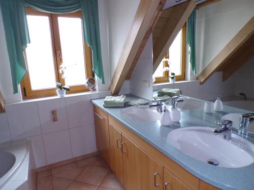 a bathroom with a sink and a mirror at Mondfänger Ferienwohnung , Nähe Playmobil Funpark und Messezentrum in Wilhermsdorf