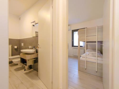 Koupelna v ubytování Dascio Paradise Ferienwohnung mit Dachterrasse am See