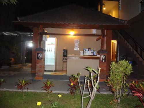 a small kiosk in a yard at night at Nami House in Ubud
