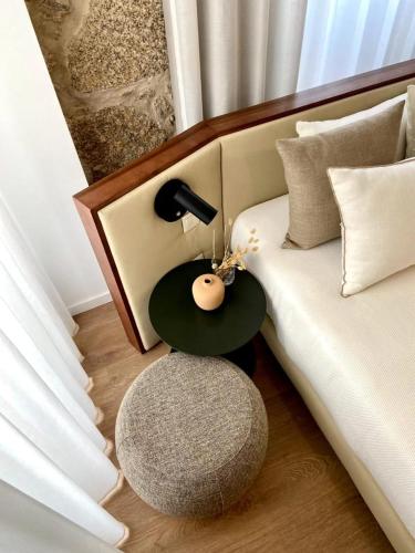 a room with a couch and a table and a lamp at VISEU EXECUTIVE Hotel in Viseu
