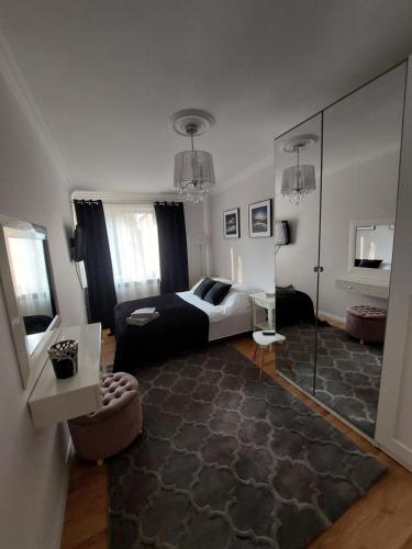 Katil atau katil-katil dalam bilik di Kamieński apartament