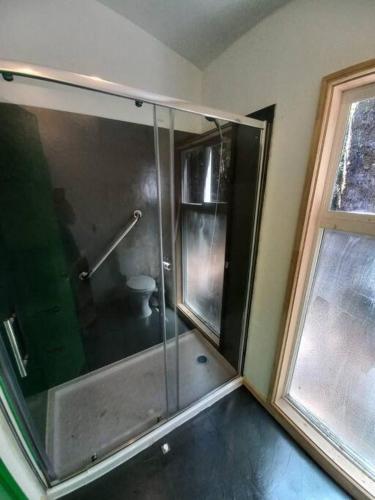 Salle de bains dans l'établissement En Bosque, con Río, sin vecinos y Wifi Starlink