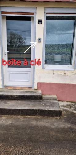 a door of a house with a doidateagle sign on it at Némo Petit studio cosy. in Orville
