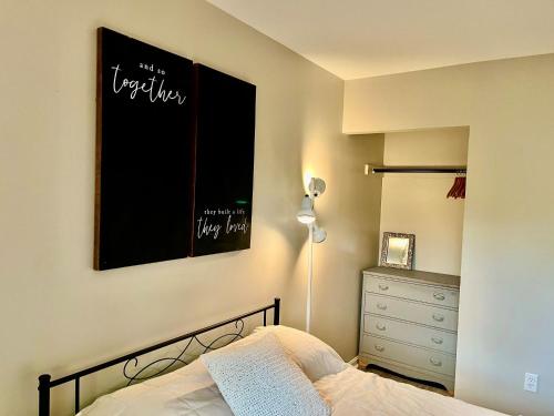 a bedroom with a bed and a picture on the wall at London Towne Bungalow Wloft - Walk To The Beach! in Edgewater