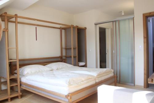 a bedroom with a bunk bed and a mirror at Weingut Familie Bauer in Großriedenthal
