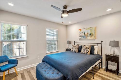 a bedroom with a bed and a ceiling fan at Winter Retreat 3b 3ba Huge backyard Mins from Downtown in Houston