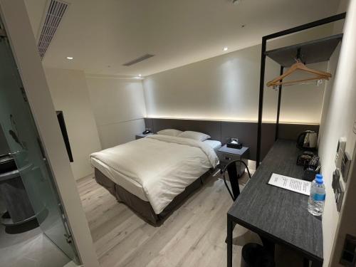 Postel nebo postele na pokoji v ubytování RF Hotel - Zhongxiao