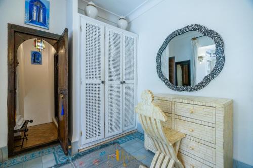 a dressing room with a mirror and a chair at Riad El Youssoufi in Marrakech