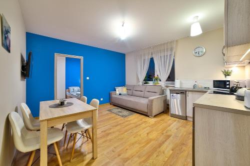 Kuchyň nebo kuchyňský kout v ubytování Apartamenty KOMBI