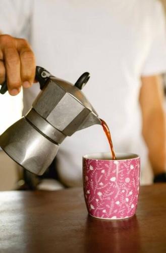 Utensilios para hacer té y café en Rivertime
