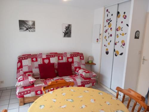 Studio pour 3 pers. à Châtel avec balcon, parking, près navettes et centre. Exposition Sud/Ouest.