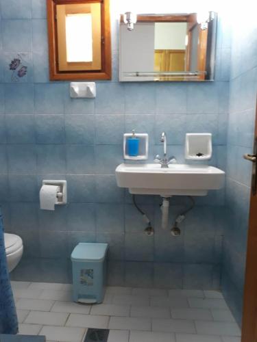 a bathroom with a sink and a toilet and a mirror at Ntaskas apartments in Poulithra