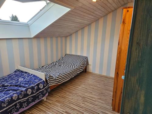 a small bedroom with a bed and a window at Ferienwohnung Maria 5 in Haundorf