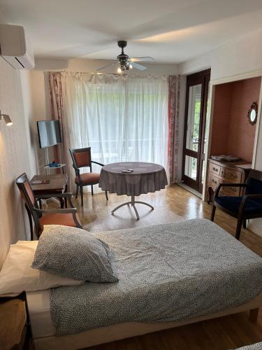 a bedroom with a bed and a table in a room at Résidence Les Milandes in Cazaubon