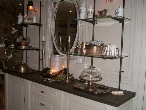 a room with a counter with a mirror and candles at B&B Silentium in Tielt