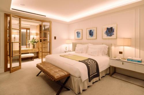 Katil atau katil-katil dalam bilik di Corinthia London