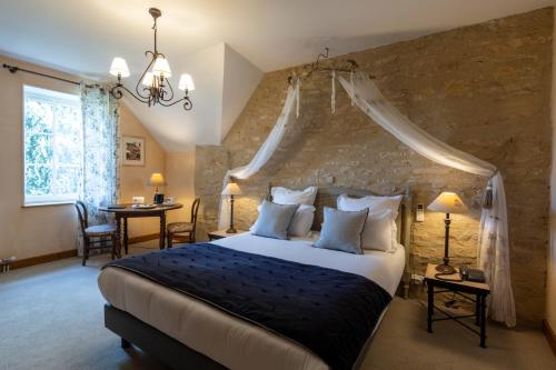Katil atau katil-katil dalam bilik di Hôtel Le Clos