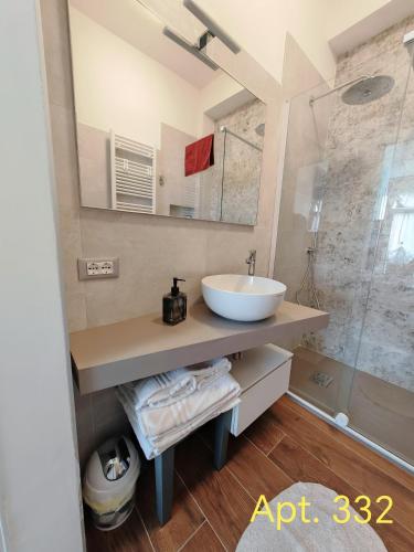 Bilik mandi di Garda Apartments in Euroresidence