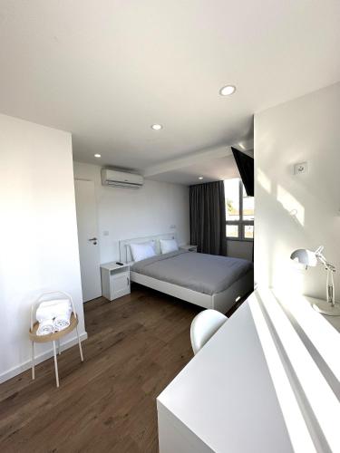 a bedroom with a bed and a chair in it at Fantástico T3 Porto - 6 Pessoas in Porto