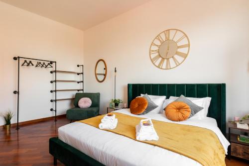 Un pat sau paturi într-o cameră la Savona apartment