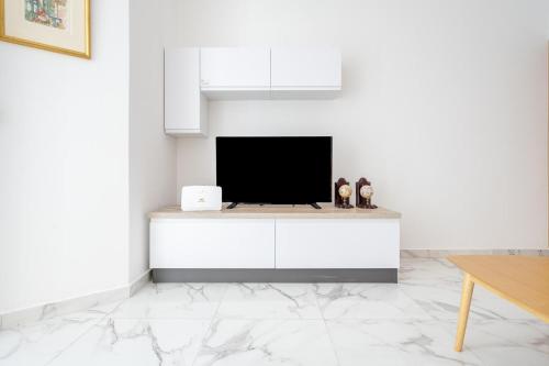 Μια τηλεόραση ή/και κέντρο ψυχαγωγίας στο Msida Central Suites - EMMNIC Court