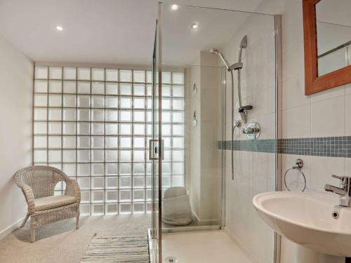 a bathroom with a shower and a sink at 3 Bed in Malvern 94587 in Malvern Wells