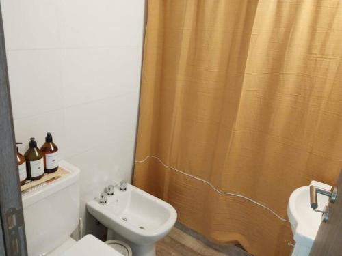 a bathroom with a shower with a toilet and a sink at Inmejorable ubicación y diseño! in San Carlos de Bariloche