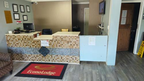 a lobby with a tile counter with a reception desk at EconoLodge Lavonia in Lavonia