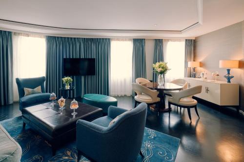 Televisyen dan/atau pusat hiburan di Corinthia London
