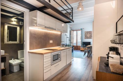 Beautiful renovated Loft minutes from the beach