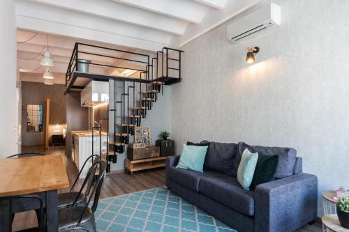 Beautiful renovated Loft minutes from the beach