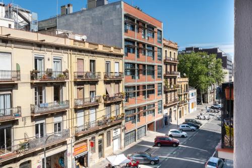 Beautiful renovated Loft minutes from the beach