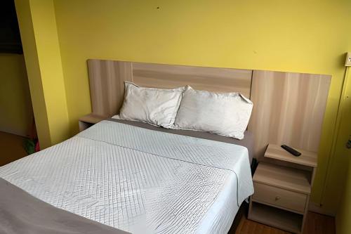 Menor preço em Novidade na Booking.com  Vista p/parque, perto de tudo. Apto inteiro (loft)