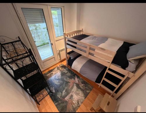 - une chambre avec 2 lits superposés dans l'établissement Primera Linea de Playa Comillas Cantabria, à Comillas