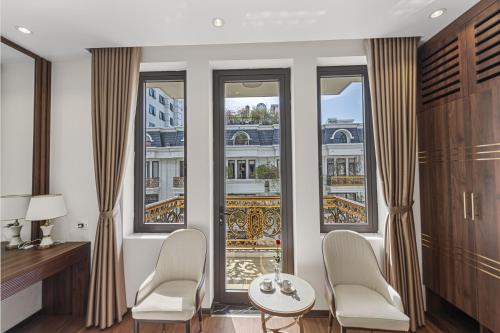 Ruang duduk di Harmony HaLong Hotel