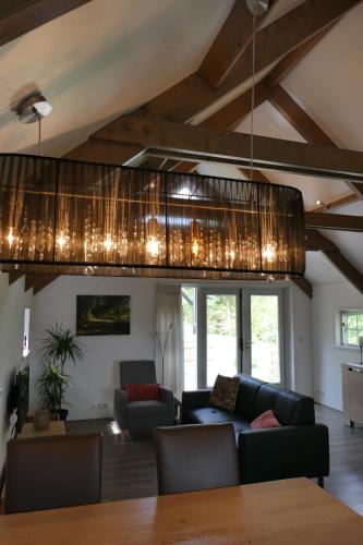 a living room with a large chandelier at Vakantiewoning 't Stookhok Gasselte in Gasselte