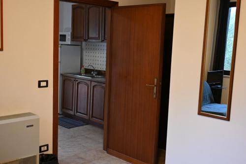 a kitchen with a wooden door and a sink at Azienda Agraria Il Cardellino 1 in San Valentino di Villa