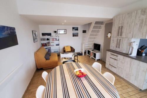 a living room with a table with a bowl of fruit on it at Villa Familiale, Vue sur Mer, Accès Direct Plage in Saint-Gilles-Croix-de-Vie