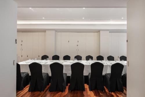 a conference room with a table and chairs at Eurostars Gran Hotel Lugo in Lugo