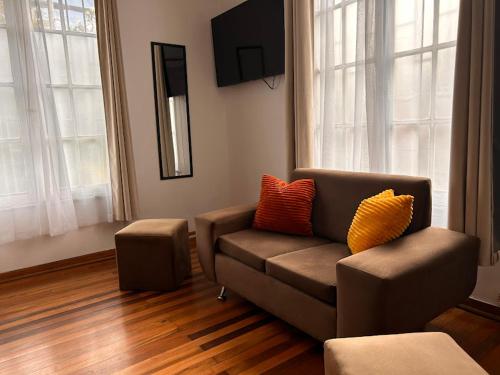 a living room with a couch and a television at Casona Lorena in Santiago