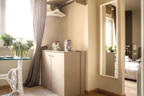 a room with a mirror and a dresser in a room at Il Sanfilippo in Naples