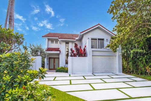 a white house with a garage at Luxury Villa 5BR and 3BR in Hollywood Lakes near Beach in Hollywood